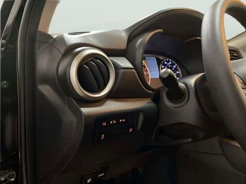 Used 2021 Nissan Versa S image 41