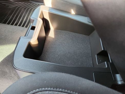 Used 2024 GMC Sierra 1500 Elevation image 12