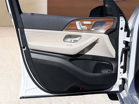 Used 2025 Mercedes-Benz GLE 350 4MATIC image 23