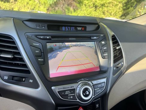 Used 2015 Hyundai Elantra Limited w/ Option Group 05 FWD image 18