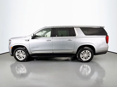 Used 2023 GMC Yukon XL SLT w/ SLT Luxury Package image 5
