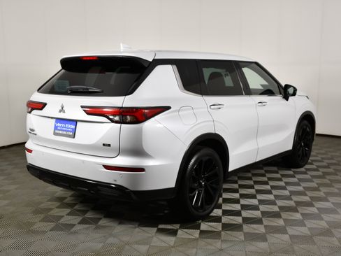 Used 2023 Mitsubishi Outlander SE AWD/4WD image 6