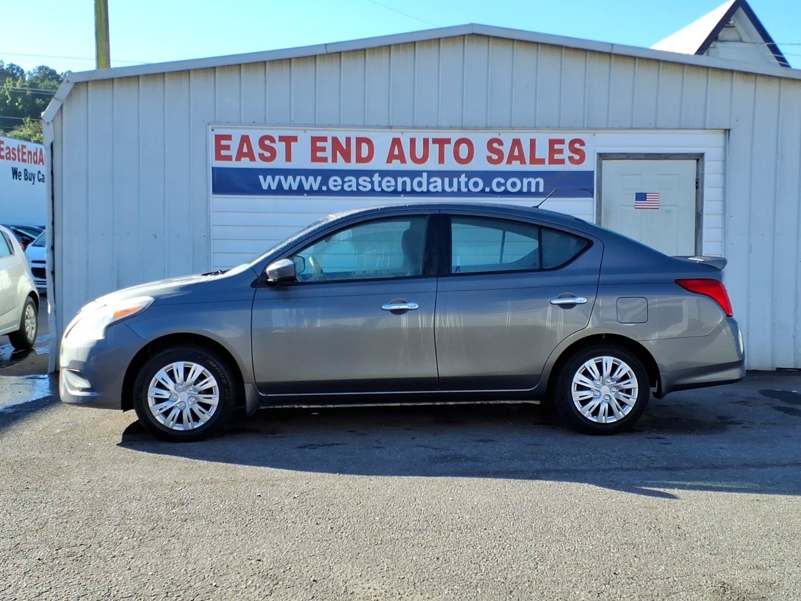 Used 2016 Nissan Versa SV FWD image 2
