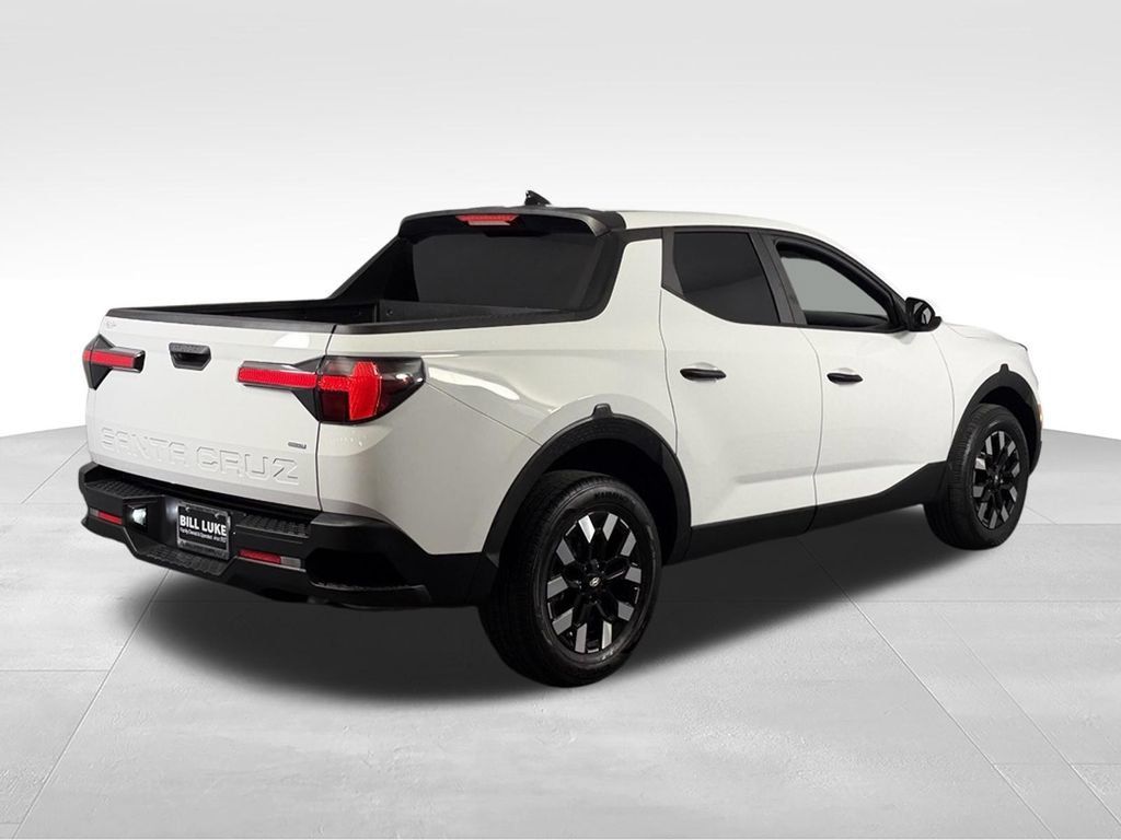 Used 2025 Hyundai Santa Cruz SE AWD/4WD image 7