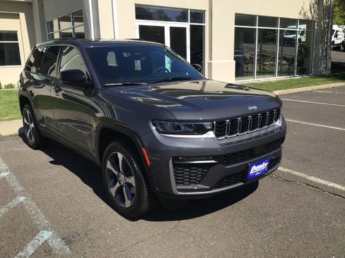 New 2026 Jeep Grand Cherokee Limited AWD/4WD image 1
