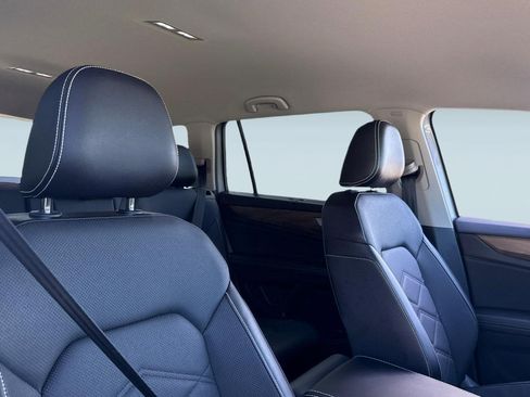 Used 2025 Volkswagen Atlas SE AWD/4WD image 23