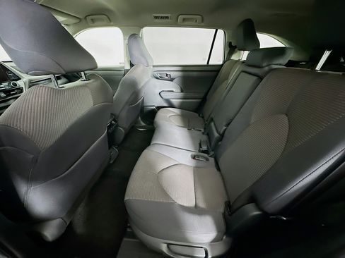 Used 2024 Toyota Highlander LE image 29