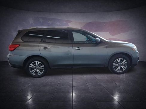 Used 2019 Nissan Pathfinder SL AWD/4WD image 6