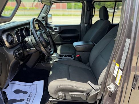 Used 2019 Jeep Wrangler Unlimited Sport S AWD/4WD image 16