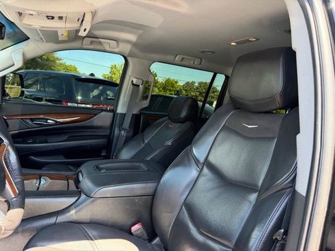 Used 2018 Cadillac Escalade ESV 2WD image 18