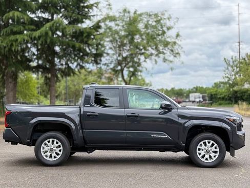 Certified 2025 Toyota Tacoma SR5 AWD/4WD image 6