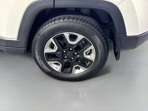 Used 2018 Jeep Compass Trailhawk w/ Cold Weather Group AWD/4WD image 28