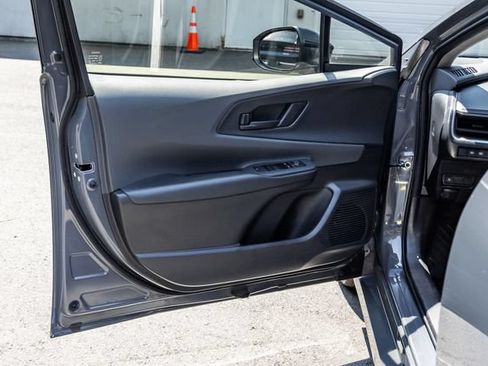 Used 2025 Toyota Prius LE FWD image 22