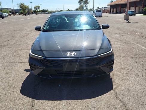 Used 2025 Hyundai Elantra SE image 3
