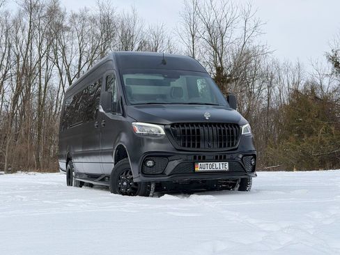 Used 2023 Mercedes-Benz Sprinter 3500 w/ Parking Package image 39