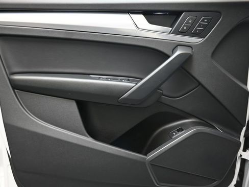 Certified 2025 Audi Q5 2.0T Premium w/ Convenience Plus Package image 23