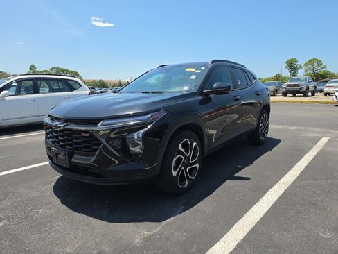 Used 2024 Chevrolet Trax RS w/ Sunroof Package FWD image 6