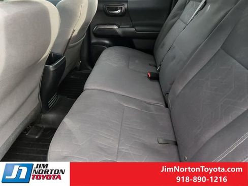 Used 2018 Toyota Tacoma TRD Off-Road image 32