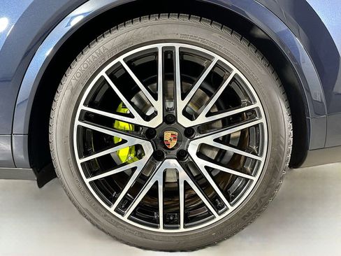 New 2025 Porsche Cayenne S image 33