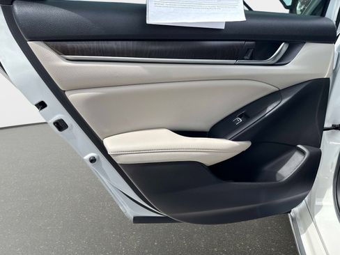 Used 2021 Honda Accord EX-L image 10