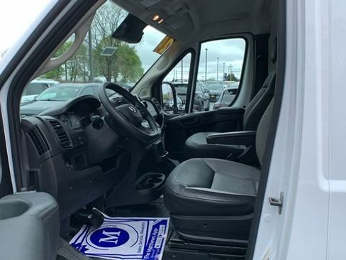 Used 2024 RAM ProMaster 2500 w/ Convenience Group FWD image 9