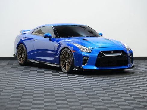 Used 2020 Nissan GT-R Premium AWD/4WD image 5