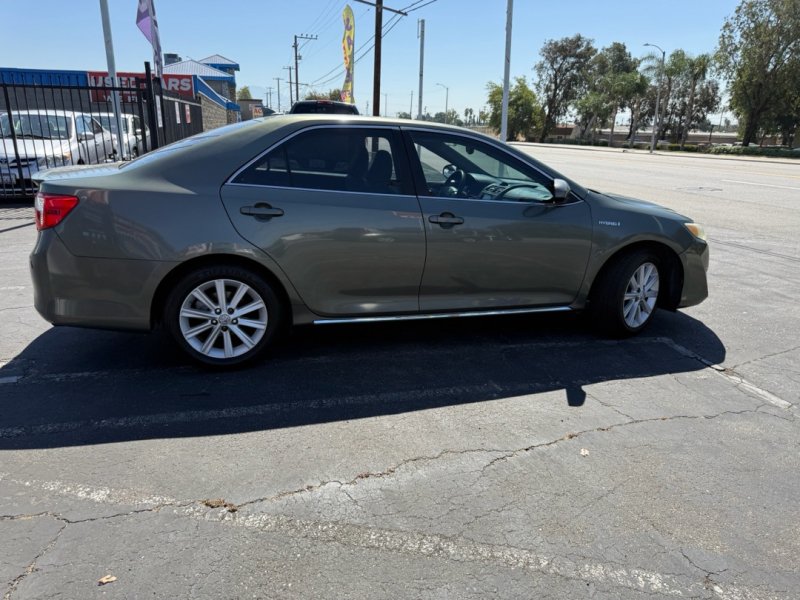 Used 2012 Toyota Camry XLE w/ Leather Pkg FWD image 10