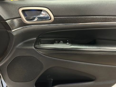 Used 2017 Jeep Grand Cherokee Limited w/ Trailer Tow Group IV image 18