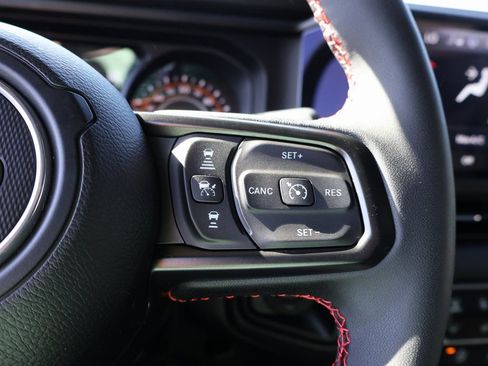 Used 2024 Jeep Gladiator Rubicon w/ Technology Group image 27