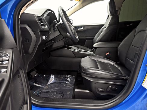 Used 2020 Ford Escape Titanium AWD/4WD image 5