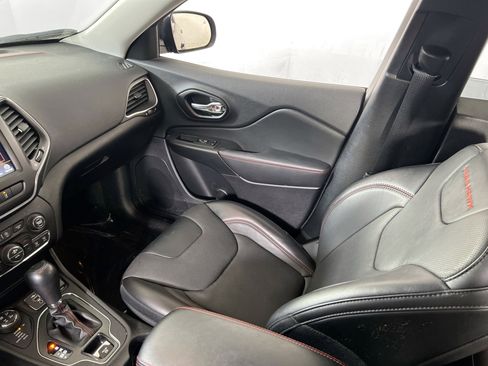 Used 2022 Jeep Cherokee Trailhawk w/ Premium Leather Package image 22