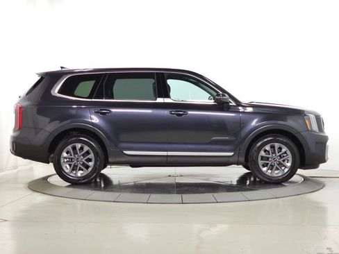 Used 2025 Kia Telluride LX FWD image 11