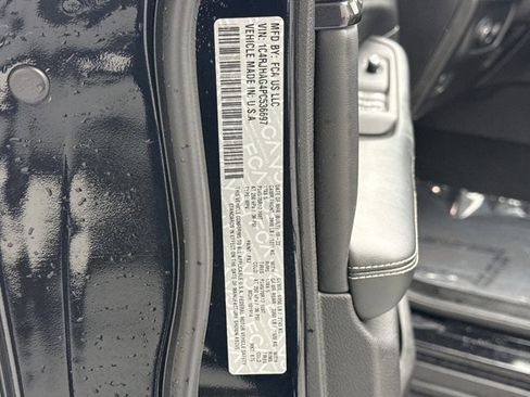 Used 2023 Jeep Grand Cherokee Laredo image 20