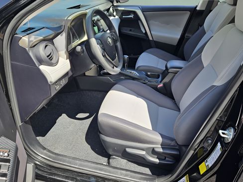 Used 2014 Toyota RAV4 XLE FWD image 11
