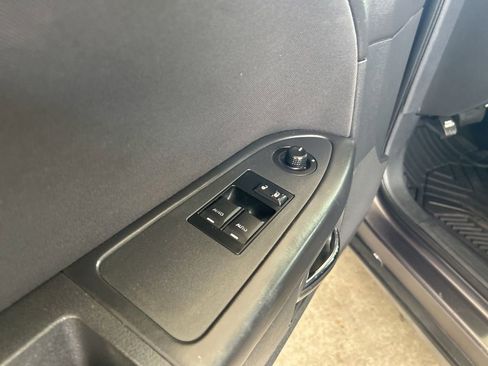 Used 2014 Dodge Challenger SXT image 35