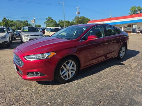 Used 2016 Ford Fusion SE w/ Equipment Group 202A FWD image 2