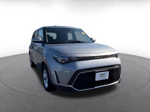 Used 2025 Kia Soul LX w/ LX Technology Package FWD image 3