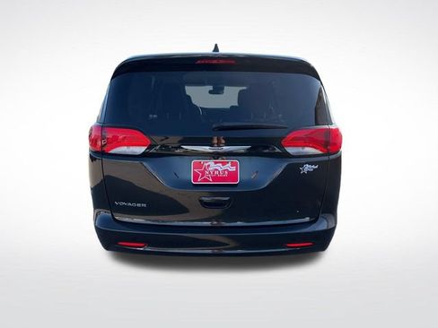 Used 2023 Chrysler Voyager LX FWD image 5