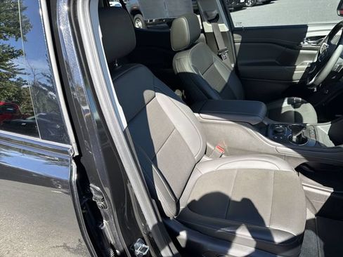 Used 2023 GMC Acadia SLT w/ Elevation Edition AWD/4WD image 28