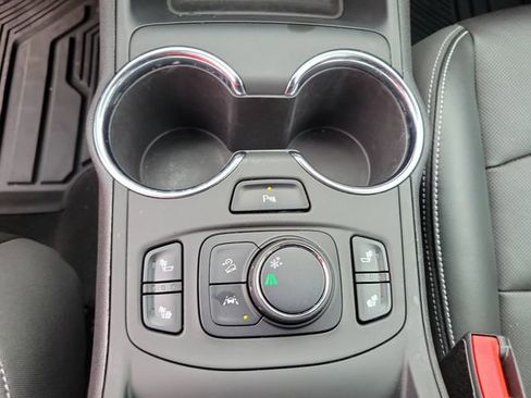 Used 2022 GMC Terrain SLT w/ Infotainment Package II FWD image 33