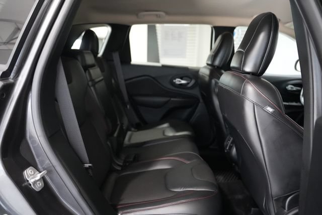 Used 2017 Jeep Cherokee Trailhawk w/ Cold Weather Group AWD/4WD image 16
