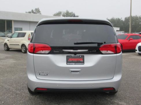 New 2026 Chrysler Voyager LX image 5