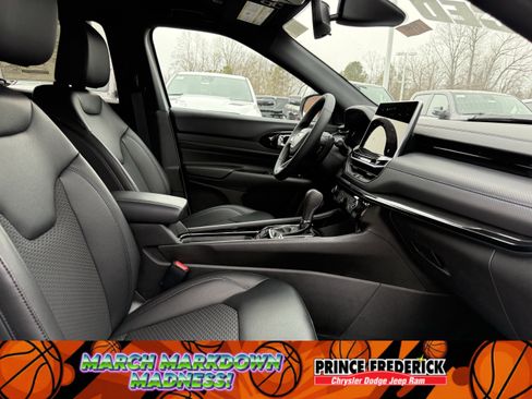 New 2026 Jeep Compass Latitude image 13