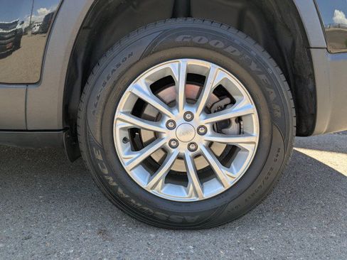 Used 2019 Jeep Cherokee Latitude w/ Popular Appearance Group AWD/4WD image 25