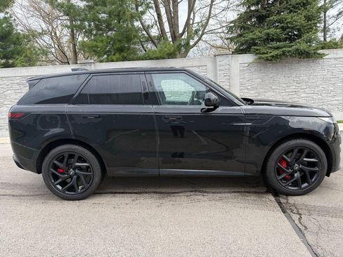 Used 2023 Land Rover Range Rover Sport SE Dynamic image 4