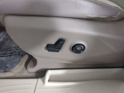 Used 2017 Chrysler Pacifica Touring-L image 31