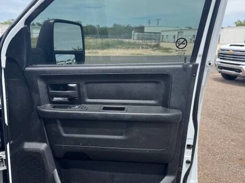 Used 2023 RAM 2500 Tradesman w/ Chrome Appearance Group AWD/4WD image 31