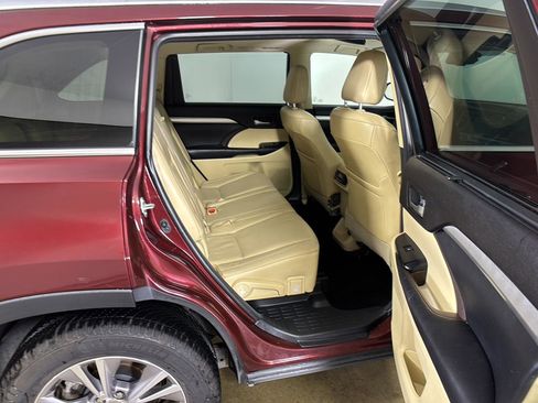 Used 2015 Toyota Highlander XLE AWD/4WD image 17