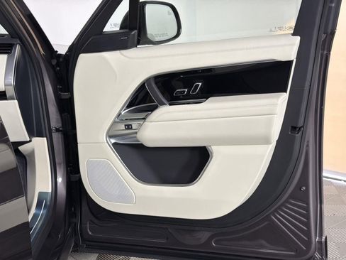 New 2026 Land Rover Range Rover Long Wheelbase SE image 30