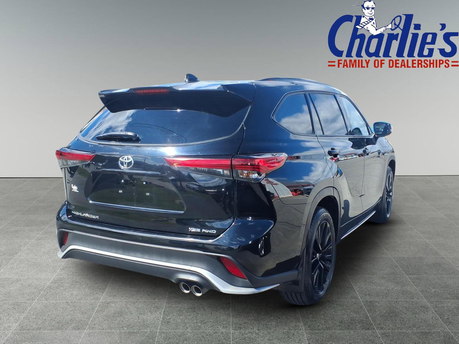 Used 2023 Toyota Highlander XSE AWD/4WD image 4
